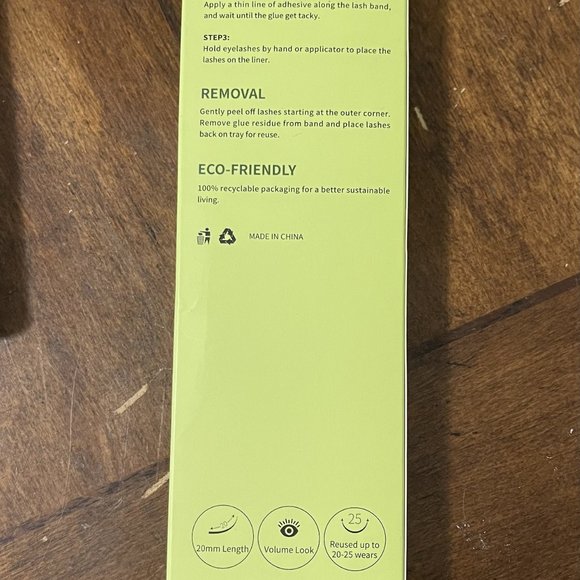 False Eyelashes - Picture 3 of 4